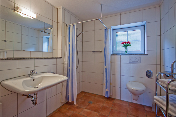 Haus 4 Wohnung B Bad